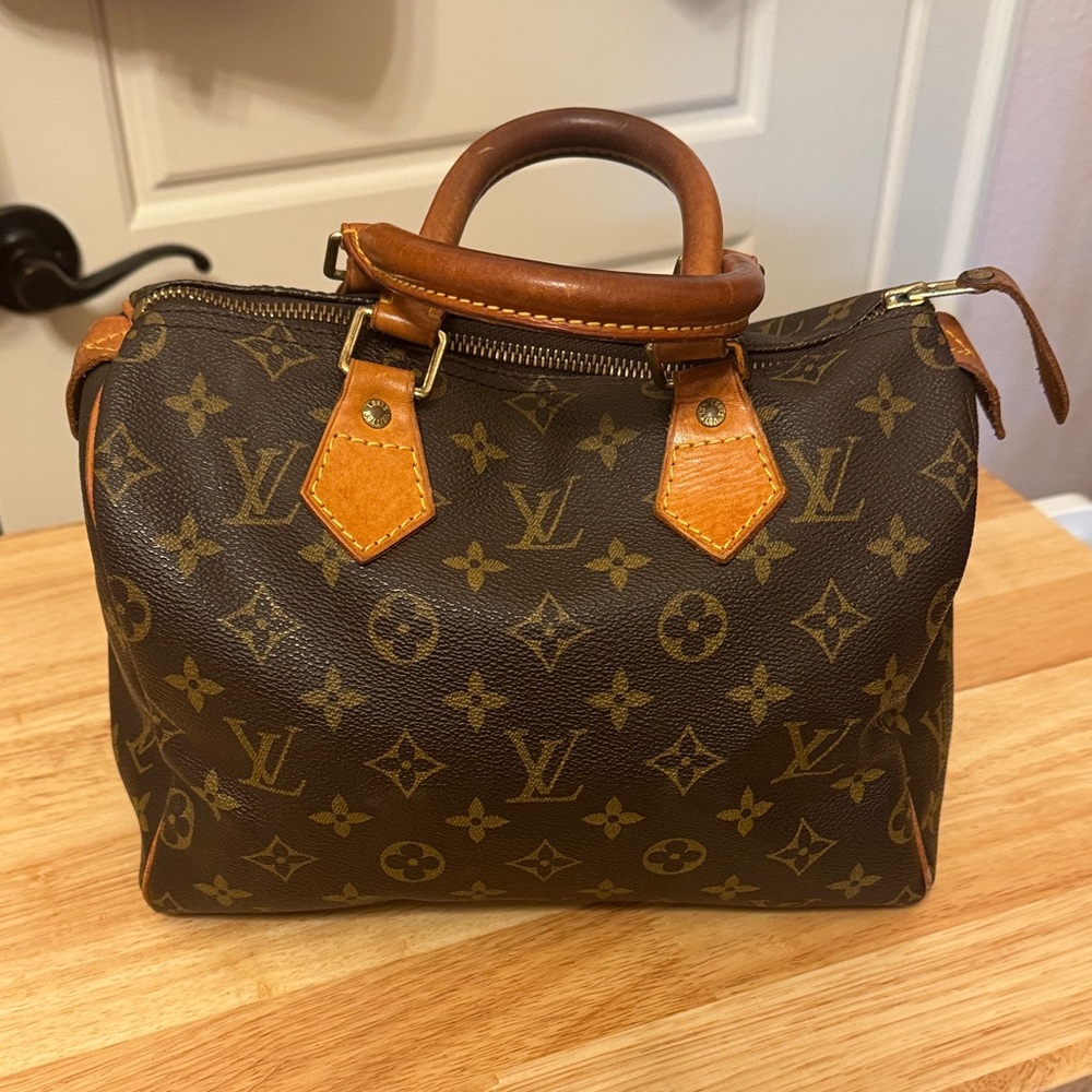 SOLD

Louis Vuitton Speedy 25